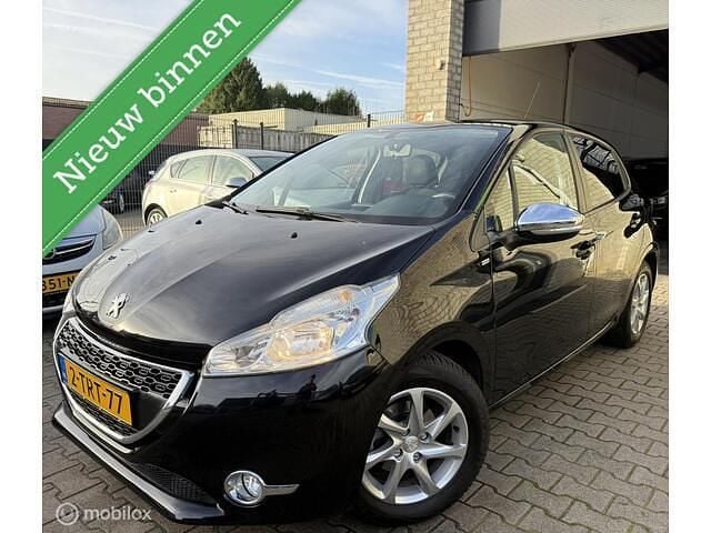 Zwart Gebruikt 2014 Peugeot 208 Style Hatchback | € 4.999 (Goede deal) - Afbeelding 1/4