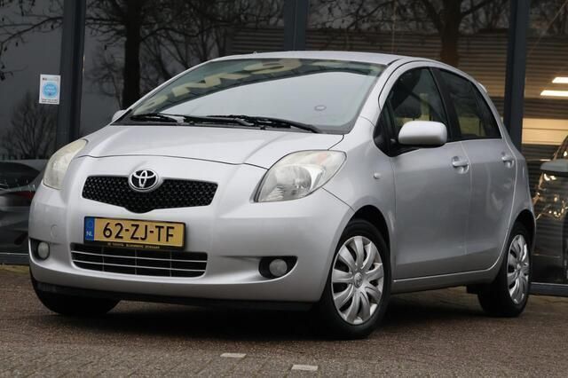 Grijs Gebruikt 2008 Toyota Yaris Sol Hatchback | € 7.495 (Eerlijke prijs) - Afbeelding 1/4