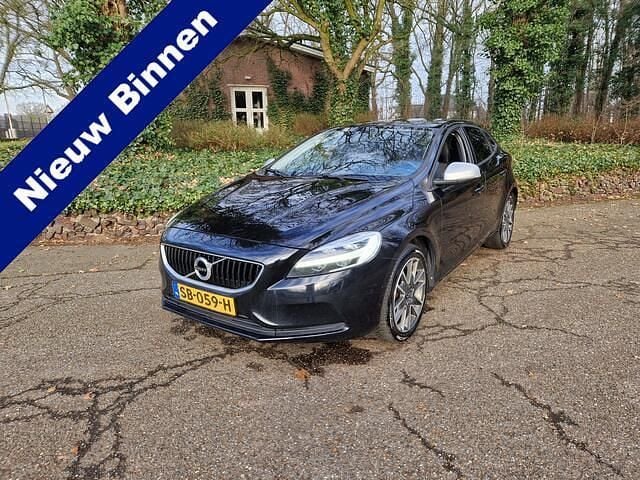 Zwart Occasion 2018 Volvo V40 Hatchback | € 8.400 (Super prijs) - Afbeelding 1/4