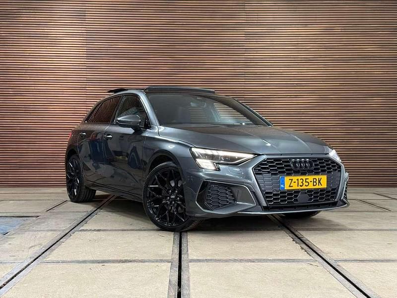 Occasion Audi A3 Sportback e-tron Competition 204 PK (150 kW) 2021 Grijs (metallic) Hatchback