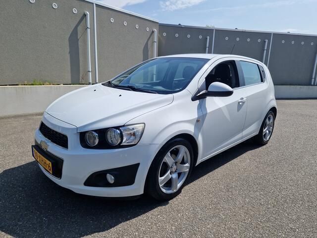 Wit Gebruikt 2012 Chevrolet Aveo LTZ Hatchback | € 3.950 (Iets duurder) - Afbeelding 1/4