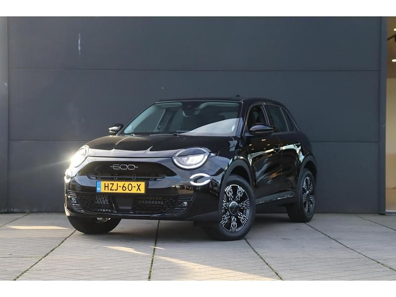 Nieuw Fiat 600 Pop 110 PK (80 kW) 2025 Zwart SUV