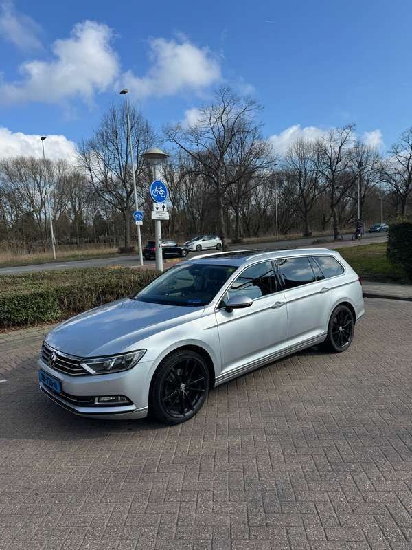 Grijs Gebruikt 2016 VW Passat Stationwagen | € 10.950 (Eerlijke prijs) - Afbeelding 1/4