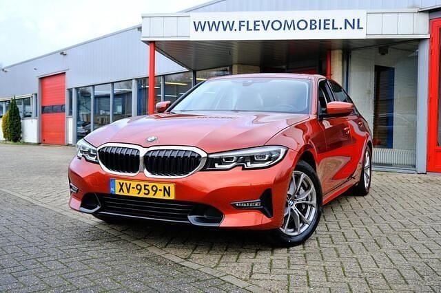 Oranje Gebruikt 2019 BMW 330 Executive Sedan | € 28.450 (Super prijs) - Afbeelding 1/4