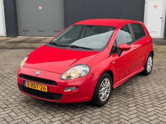 Rood Gebruikt 2014 Fiat Punto Evo Street Hatchback | € 3.450 (Iets duurder) - Afbeelding 1/4