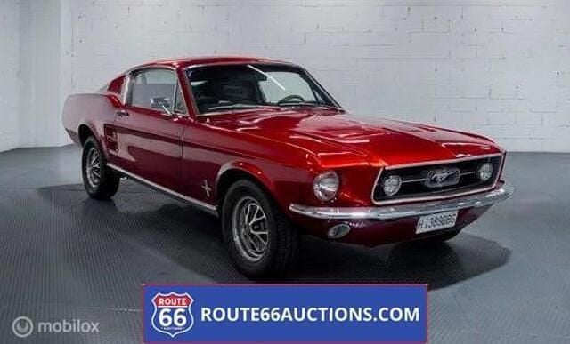 Rood Gebruikt 1967 Ford Mustang Fastback | € 44.400 - Afbeelding 1/4