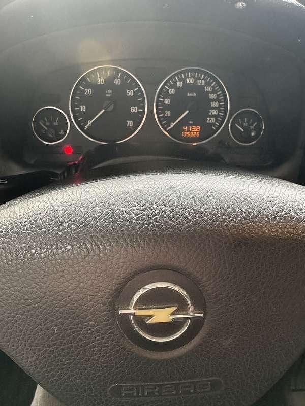 Occasion 2002 Opel Astra Elegance Sedan | € 1.700 (Eerlijke prijs) - Afbeelding 1/4