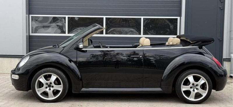 Zwart Gebruikt 2003 VW Beetle Highline Cabriolet | € 4.550 (Duur) - Afbeelding 1/4