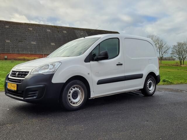 Wit Gebruikt 2018 Peugeot Partner MPV | € 5.950 (Goede deal) - Afbeelding 1/4