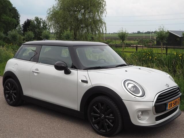 Wit Gebruikt 2019 Mini Cooper Chili Hatchback | € 22.450 (Duur) - Afbeelding 1/4