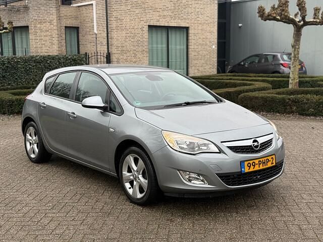 Occasion Opel Astra Edition 140 PK (102 kW) 2011 Grijs Hatchback