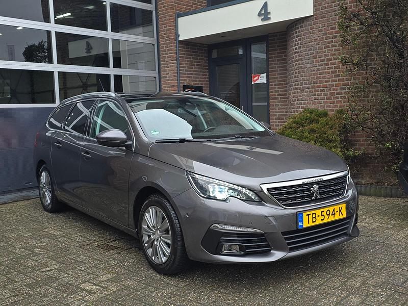 Grijs Occasion 2018 Peugeot 308 Premium Stationwagen | € 5.995 (Eerlijke prijs) - Afbeelding 1/4