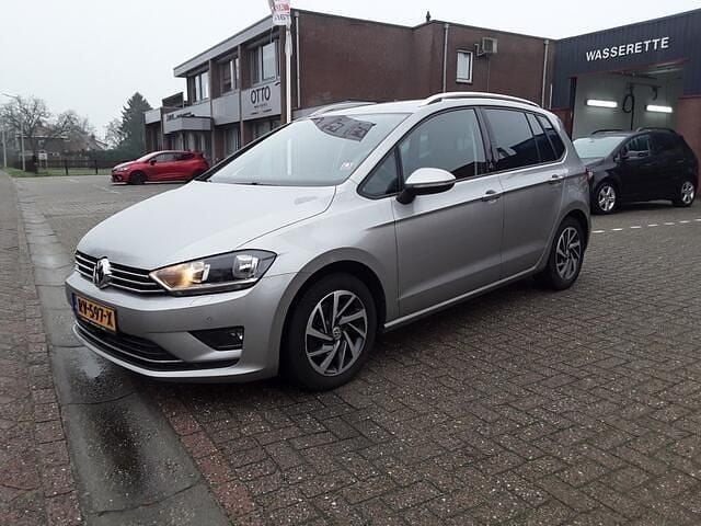 Grijs Gebruikt 2017 VW Golf Sportsvan Sound MPV | € 15.650 (Eerlijke prijs) - Afbeelding 1/4