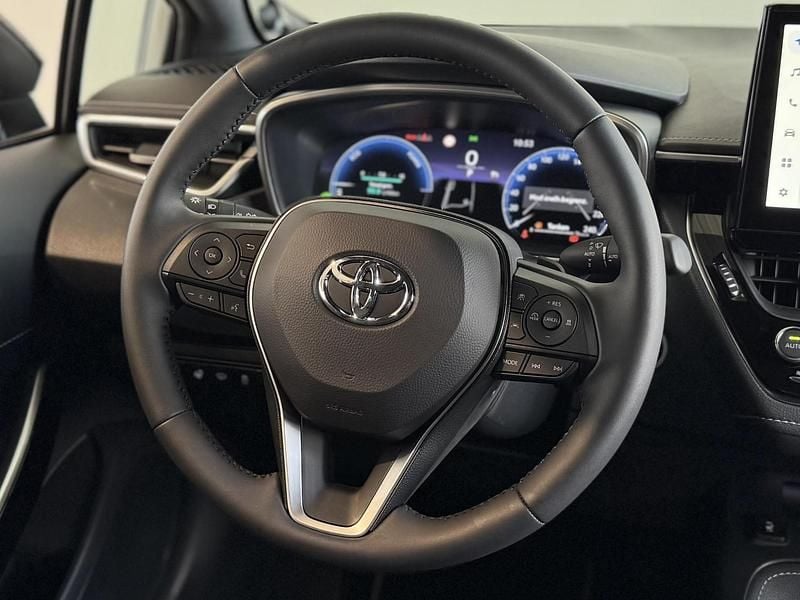 Nieuw Toyota Corolla Hybrid Executive 178 PK (130 kW) 2025 Grijs Hatchback