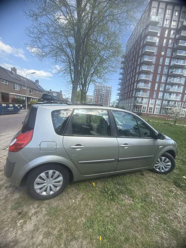 Grijs Gebruikt 2007 Renault Mégane II MPV | € 1.500 (Duur) - Afbeelding 1/4
