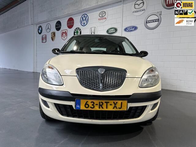 Wit Gebruikt 2005 Lancia Ypsilon Hatchback | € 1.799 (Eerlijke prijs) - Afbeelding 1/4