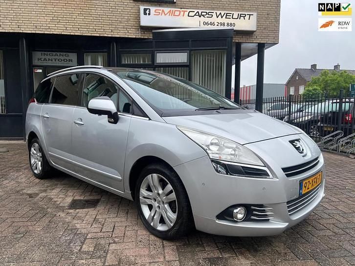 Grijs, metallic lak Gebruikt 2012 Peugeot 5008 GTi MPV | € 4.250 (Eerlijke prijs) - Afbeelding 1/4