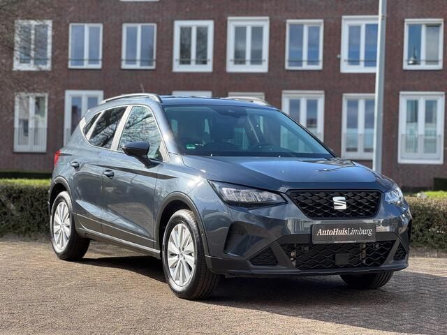 Grijs Gebruikt 2024 Seat Arona Business SUV | € 22.990 (Eerlijke prijs) - Afbeelding 1/4
