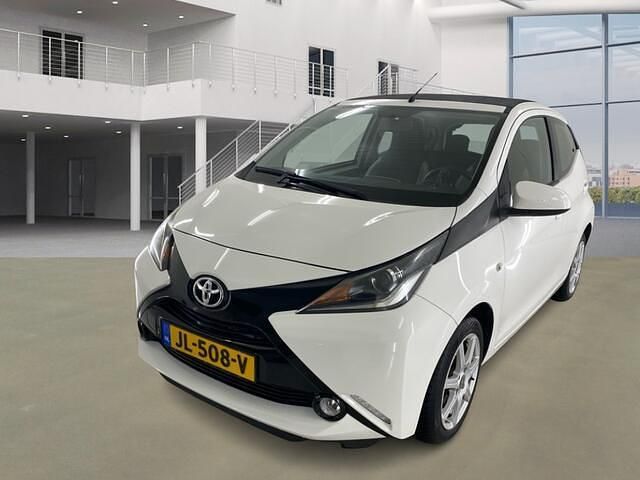 Occasion Toyota Aygo X-wave 69 PK (50 kW) 2016 Wit Hatchback