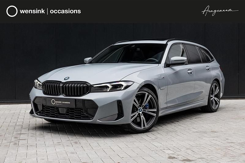 Grijs Occasion 2025 BMW 330e Stationwagen | € 42.830 (Super prijs) - Afbeelding 1/4