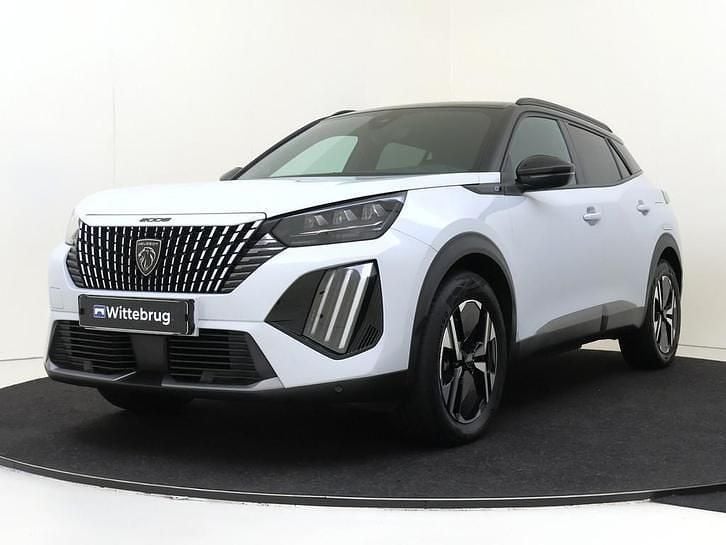 Wit (metallic) Gebruikt 2024 Peugeot e-2008 GTi SUV | € 27.425 (Eerlijke prijs) - Afbeelding 1/3