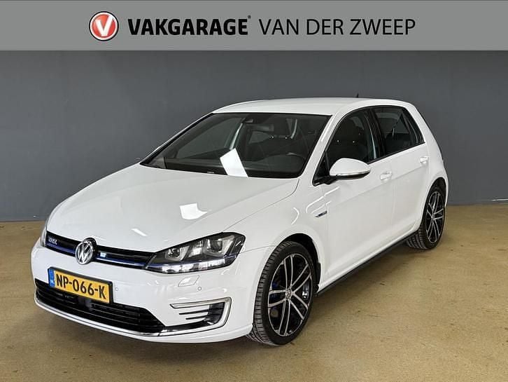 Occasion 2015 VW e-Golf GTE Hatchback | € 9.950 (Goede deal) - Afbeelding 1/4