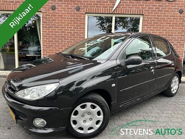 Zwart Gebruikt 2005 Peugeot 206 Hatchback | € 1.444 (Eerlijke prijs) - Afbeelding 1/4