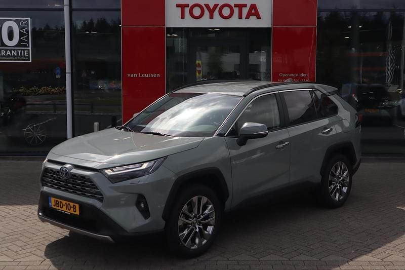 Groen Gebruikt 2023 Toyota RAV4 Hybrid Executive SUV | € 43.900 (Eerlijke prijs) - Afbeelding 1/4