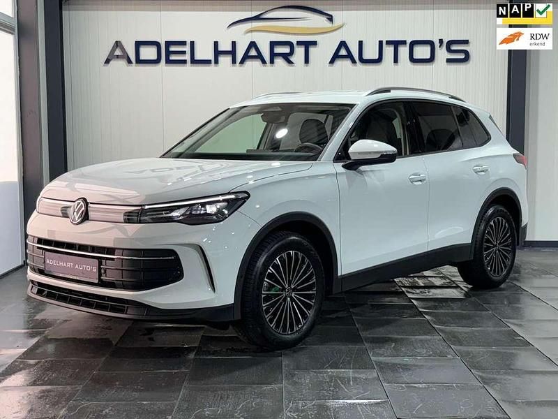 Wit Occasion 2025 VW Tiguan Edition SUV | € 36.950 (Super prijs) - Afbeelding 1/4