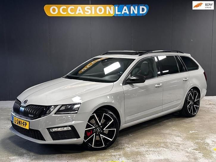 Grijs Gebruikt 2017 Skoda Octavia RS Stationwagen | € 27.700 (Duur) - Afbeelding 1/4