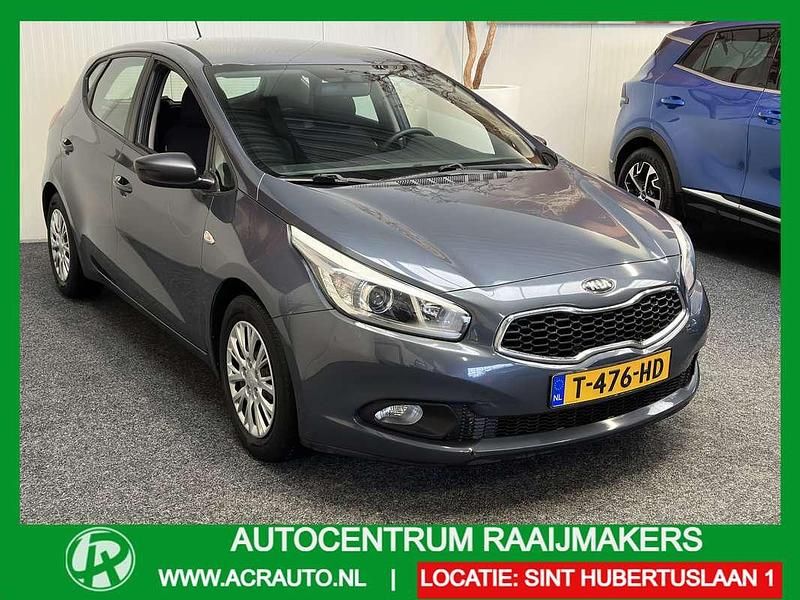 Grijs Gebruikt 2012 Kia Ceed Hatchback | € 7.740 (Eerlijke prijs) - Afbeelding 1/4
