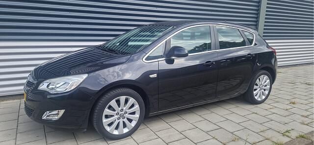 Zwart Gebruikt 2012 Opel Astra Sport Hatchback | € 5.999 (Eerlijke prijs) - Afbeelding 1/4
