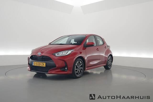 Rood Gebruikt 2023 Toyota Yaris Hatchback | € 20.750 (Goede deal) - Afbeelding 1/3