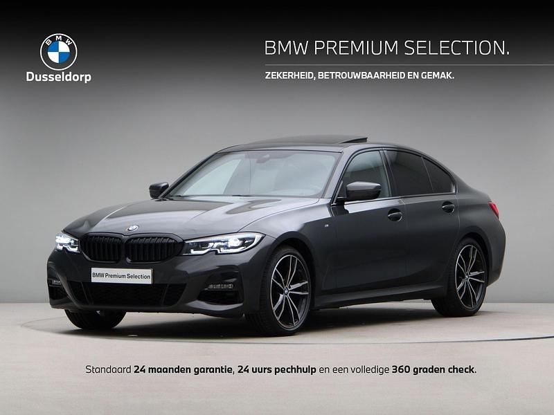 Grijs Gebruikt 2022 BMW 318 Comfort Edition Sedan | € 36.450 (Iets duurder) - Afbeelding 1/4
