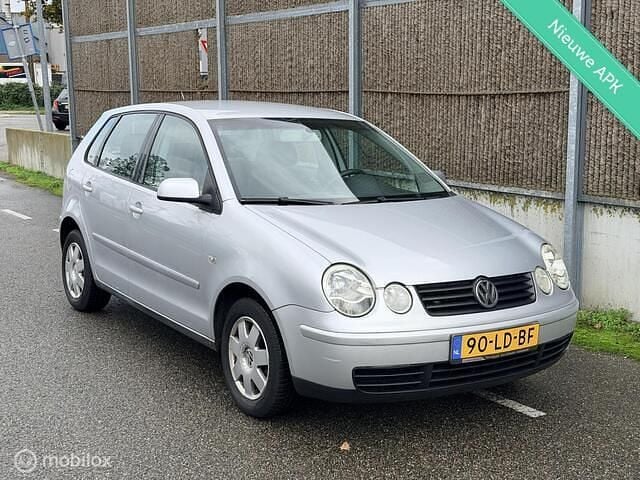 Grijs Gebruikt 2002 VW Polo Comfortline Hatchback | € 2.250 (Eerlijke prijs) - Afbeelding 1/4