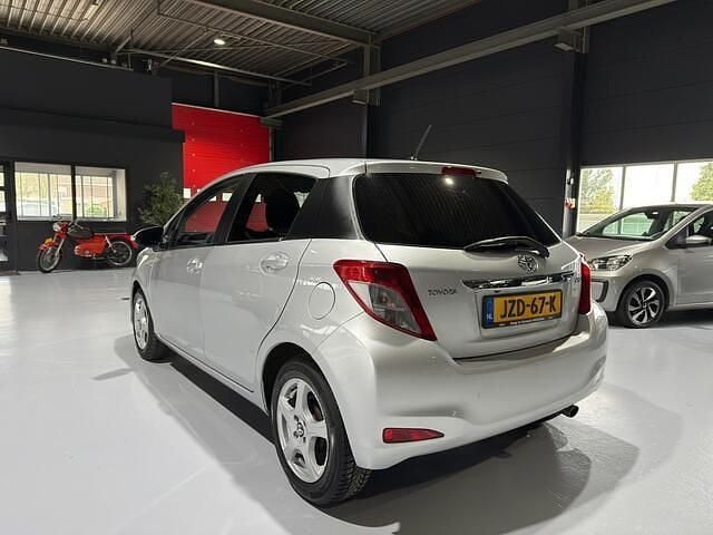 Occasion Toyota Yaris 99 PK (72 kW) 2013 Grijs Hatchback
