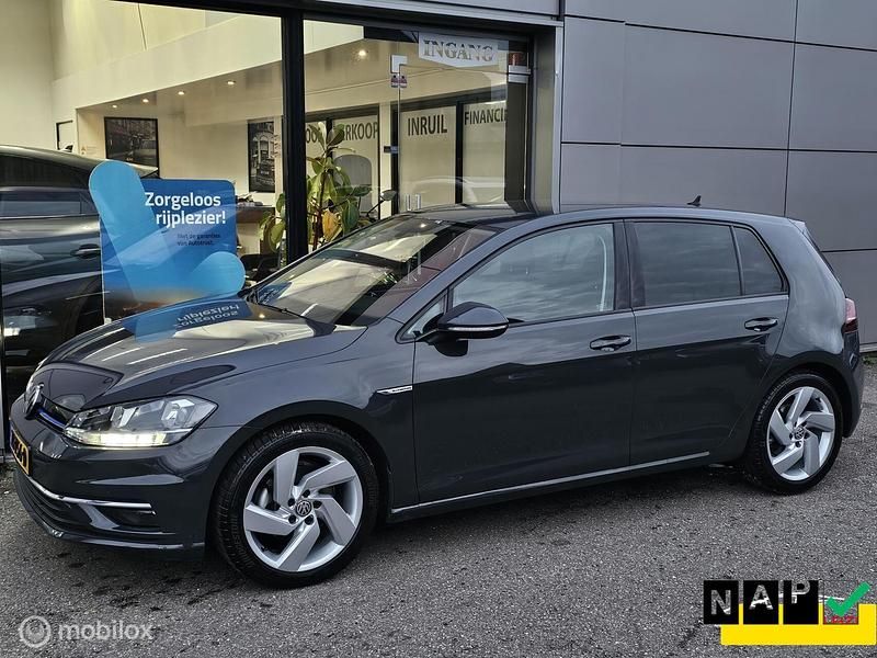Grijs Occasion 2019 VW Golf VII Highline Hatchback | € 15.995 (Goede deal) - Afbeelding 1/4