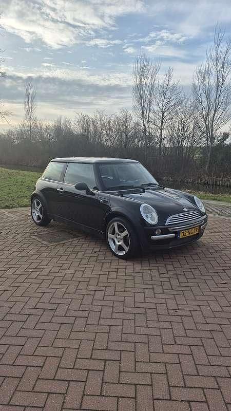 Zwart Occasion 2003 Mini ONE Hatchback | € 1.500 (Eerlijke prijs) - Afbeelding 1/4