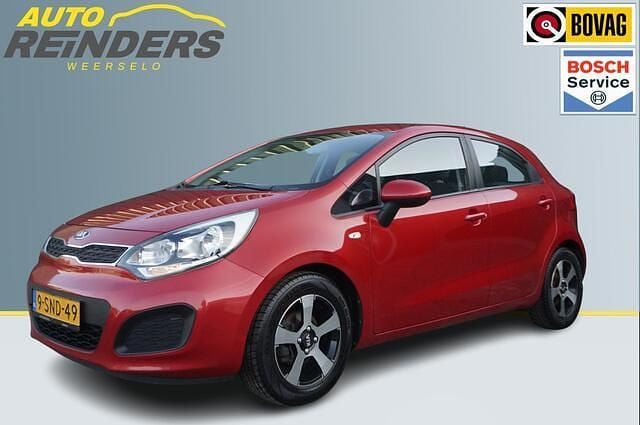 Rood Occasion 2014 Kia Rio Comfort Hatchback | € 6.250 (Eerlijke prijs) - Afbeelding 1/4