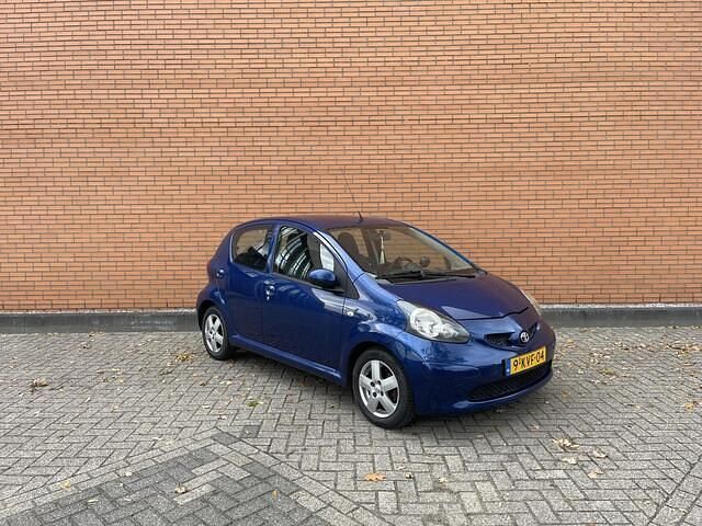 Occasion Toyota Aygo 68 PK (50 kW) 2007 Blauw Hatchback