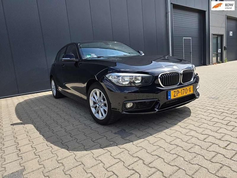 Zwart Gebruikt 2015 BMW 116 Sport Line Hatchback | € 8.450 (Eerlijke prijs) - Afbeelding 1/4