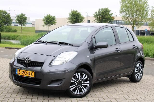 Occasion Toyota Yaris Style 69 PK (50 kW) 2009 Grijs Hatchback