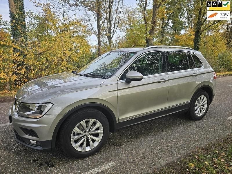 Grijs Gebruikt 2018 VW Tiguan Comfortline SUV | € 18.500 (Super prijs) - Afbeelding 1/4