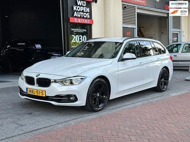 Wit Gebruikt 2018 BMW 320 M Sport Stationwagen | € 17.950 (Super prijs) - Afbeelding 1/4