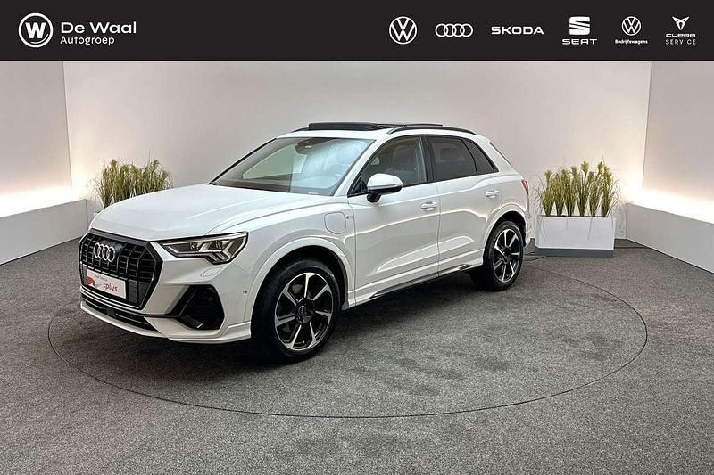 Wit, metallic lak Gebruikt 2022 Audi Q3 Ambiente SUV | € 41.900 (Eerlijke prijs) - Afbeelding 1/4
