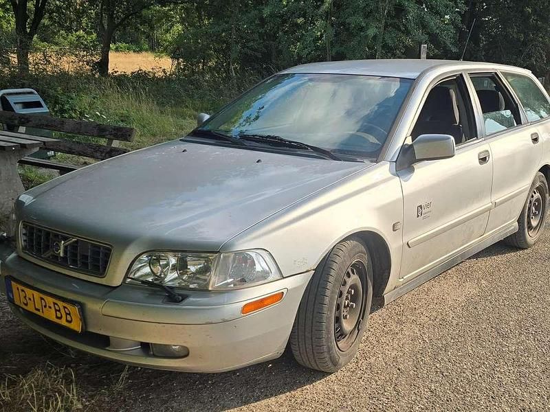 Zilver Gebruikt 2003 Volvo V40 Stationwagen | € 1.000 (Eerlijke prijs) - Afbeelding 1/4