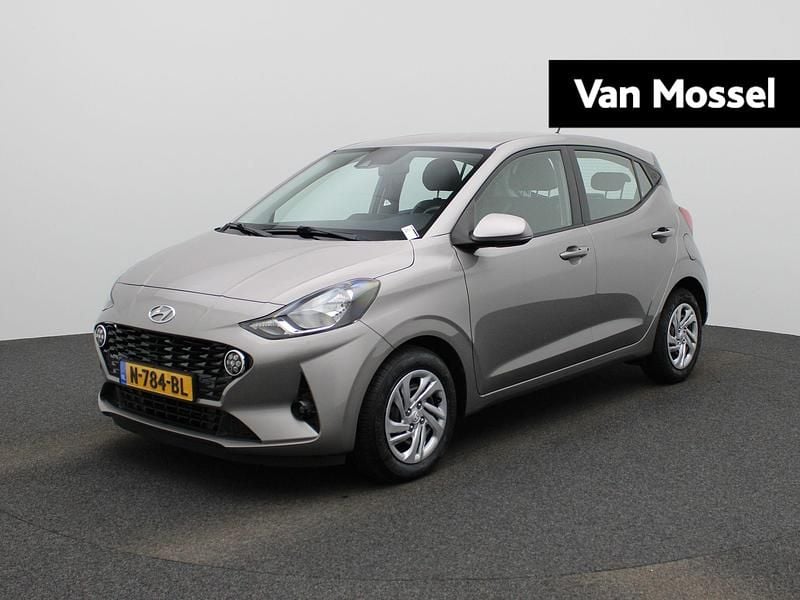 Grijs Gebruikt 2021 Hyundai i10 Comfort Hatchback | € 13.400 (Eerlijke prijs) - Afbeelding 1/4