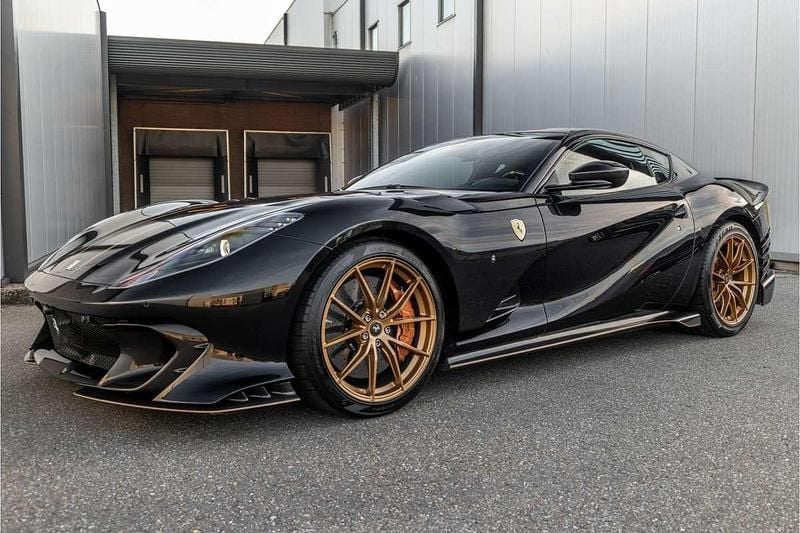 Zwart Gebruikt 2022 Ferrari 812 Coupé | € 1.539.950 - Afbeelding 1/4