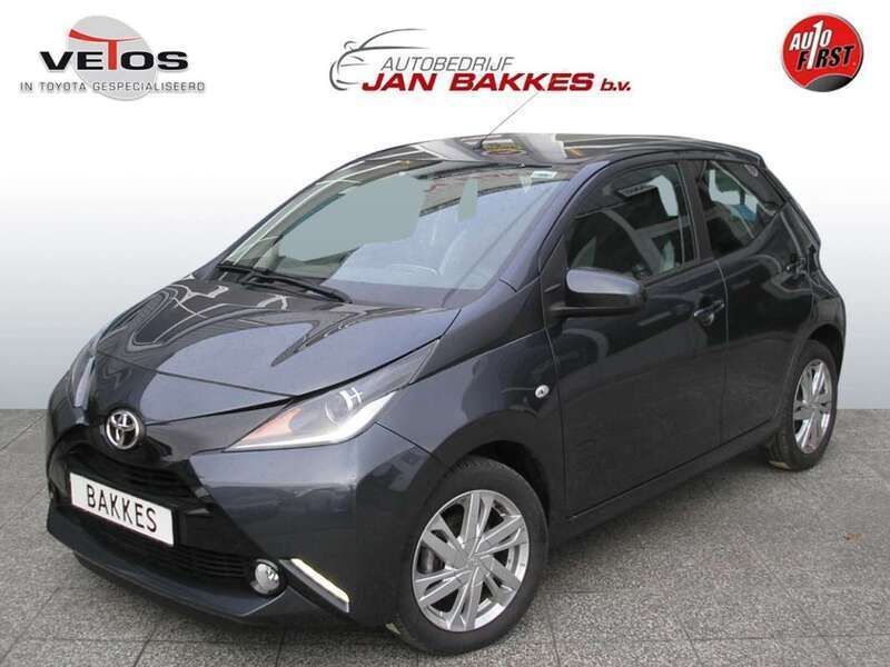 Grijs, metallic lak Gebruikt 2019 Toyota Aygo X-wave Hatchback | € 13.750 (Duur) - Afbeelding 1/1