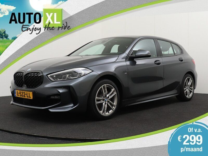 Grijs Gebruikt 2021 BMW 120 M Sport Hatchback | € 24.940 (Eerlijke prijs) - Afbeelding 1/4